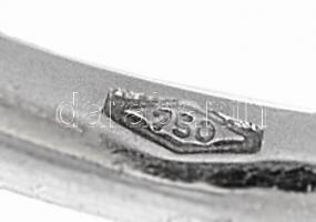 Arany (Au) 18k, fehérarany szoliter gyűrű 0,31 ct (VVS1, F, Very Good) brillel GIA tanúsítvánnyal, d...