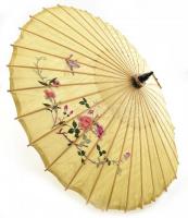 Hímzett selyem napernyő nád fogantyúval, kisebb sérülésekkel a selyem ernyőn, kopásnyomokkal, d: 76 cm, h: 53 cm
