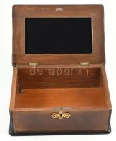 Régebbi ékszeres ládikó, kulccsal zárható, működik, kopásnyomokkal, kissé sérült, 19x27x11 cm