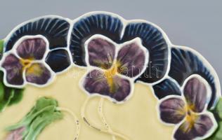 Körmöcbányai virágos fajansz dísztányér, jelzett, kopásnyomokkal, lepattanásokkal, mázrepedésekkel, ...