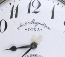Doxa nagy méretű zsebóra, vadász motívummal. Sérült számlappal, működő, jó állapotban d: 70 mm