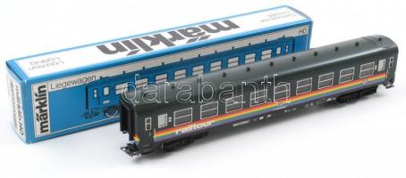 Märklin H0 vasútmodell, hálókocsi, cikkszám: 4118. Újszerű állapotban, eredeti dobozában, h: 24,5 cm / Märklin H0 No. 4118 model train, sleeper, in original box