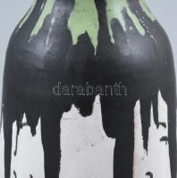 Gorka Lívia (1925 - 2011): Váza. Fekete, zöld és fehér mázakkal festett kerámia, mázrepedésekkel. Je...