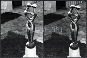 Csák Miklós (1933-2013): Szerelmespár szobra a margitszigeti Thermal Hotel udvarán, Ilosfai József szobrászművész alkotása. 2 db jelzetlen fotó, 24x18 cm