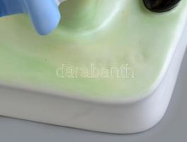 Zsolnay Vízhordó nő, kézzel festett porcelán, jelzett, kopásnyomokkal, terv: Sinkó, m: 33 cm