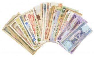 45db-os külföldi bankjegytétel, közte Irak, Lengyelország, Jugoszlávia, Szovjetunió, Laosz, Afganisz...