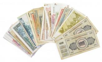 45db-os külföldi bankjegytétel, közte Irak, Lengyelország, Jugoszlávia, Szovjetunió, Laosz, Afganisz...