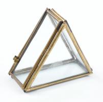 Háromszög alakú réz, üvegbetétes dobozka, d: 7 cm