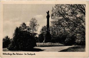 Wittenberge, Im Stadtpark / park, monument (EK)
