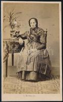 cca 1860-1880 Idős asszony, keményhátú fotó L. Hartmann műterméből, vizitkártya, 10x6 cm
