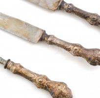 Ezüst (Ag) nyelű villa, 4db, kés, 4db, horpadásokkal, rozsdafoltokkal, részben jelzett, h: 22-25,5cm...