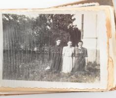 3 db régi / retró fényképtartó, benne vegyes fotókkal. Változó állapotban, 10x7 cm körüli méretben