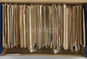 Közel 800 db régi üdvözlő, motívum, művészeti képeslap sok érdekességgel