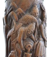 Adler fapipa, faragott fa, pipakosarán ezüstmontírozással, pipa testén a Vérszerződés jelenete jelze...