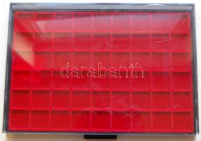 KABE használt éremtartó tálca, 54 férőhellyel, 27x27mm