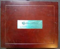 Nagyalakú éremtartó kazetta (29x36cm), 17 férőhellyel