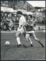 Az MTK - Sztálinvárosi Vasas labdarúgó mérközésen készült 8 db fotó feliratozott kartonon, + későbbi MTK-Rába meccsen készült fotó 19x24 cm