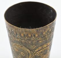 Keleti réz pohár, kopásnyomokkal, m: 7,5 cm