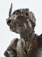 Jelzés nélkül: Fiatal reneszánsz fiú. Spiáter, márvány talapzaton. Ujja sérült. M: 31 cm