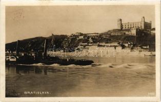 Pozsony, Pressburg, Bratislava; VÁCZ (hajó neve áthúzva) oldalkerekes gőzhajó a várnál / Hungarian passenger steamship (strikethrough name) with castle. Foto-Fon Aktinosa, photo