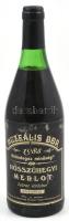 1985 Hosszúhegyi Merlot 1985, muzeális bor, hajós-bajai borvidék, szakszerűen tárolt bontatlan palack vörösbor, kopott, a címkén kis kopásnyomokkal, 0,75l.