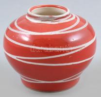 Piros-fehér váza. Mázas kerámia, kézzel festett, jelzett, hibátlan d: 12 cm, m: 11 cm