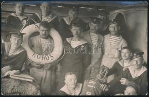 1916 SMS Kőrös, Kőrös-osztályú monitor, legénysége Fotólap, hátulja sérült / SMS Kőrös, Kőrös-class monitor mariners on the deck, photo postcard, backside is damaged