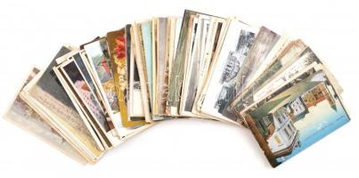 Kb. 110 db RÉGI történelmi magyar és külföldi város és motívum képeslap vegyes minőségben / Cca. 110...