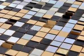 Falikép objekt, forgatható kis műanyag elemekkel, mindegyik elem három különböző színű felülettel, j...