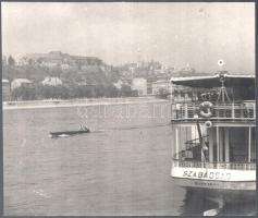 cca 1955-1965 Bp., a MAHART Szabadság nevű oldalkerekes gőzhajója a Dunán, háttérben a Halászbástya és a Mátyás-templom, nagyméretű fotó, 26x22 cm