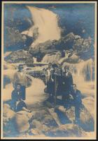 cca 1920-1940 Tátra, Magas-Tátra, kirándulók a Nagy-Tarpataki vízesésnél, fotó, 23x16 cm / Vysoké Tatry, Veľký Studený potok / High Tatras, waterfall, vintage photo