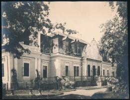 cca 1930-1940 Tuzsér, Lónyay-kastély, 2 db fotó, 23,5x15,5 cm és 23x18 cm