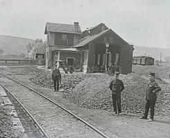 cca 1920 és 1940 között készült felvételek egy katonatisztről, ismeretlen család hagyatékából 18 db ...