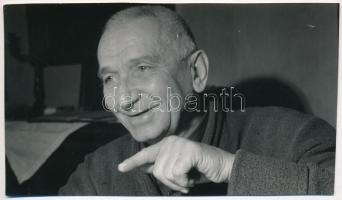 cca 1967 Tersánszky Józsi Jenő (1888-1969) Kossuth-díjas író portréja, a kép hátoldalán publikációra utaló jelek, 9x15,8 cm