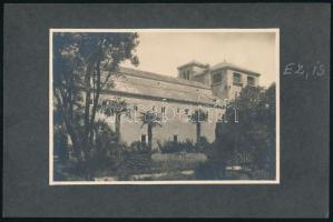 cca 1930-1940 Dalmácia (Horvátország), 4 db fotó kartonra ragasztva, 13,5x11 cm és 16,5x11,5 cm közö...