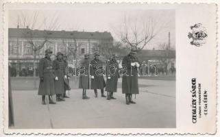 1939 Cegléd, Katonai tisztek csoportja a Fő téren, Takarékpénztár, Fodor Imre üzlete a háttérben. Czeglédy Sándor udvari fényképész, photo