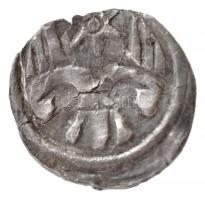 1336. (?) Denár Ag "Károly Róbert" (0,22g) T:2 repedés, kis kitörés
Hungary 1336. (?) Den...