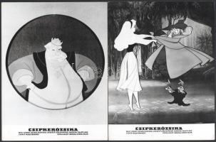 cca 1959 Walt Disney: ,,Csipkerózsika című amerikai rajzfilm 12 jelenete, ezüst zselatinos fotópapíron, a használatból eredő - esetleges - kisebb hibákkal, 18x24 cm