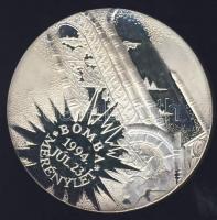 1994. "Mátyás templom-bombamerénylet" ffém emlékérem. Szign.Bozó T:PP Eredeti dísztokban!