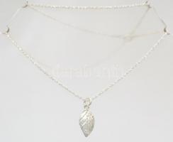 Ezüst(Ag) fantáziamintás nyaklánc levél függővel, jelzett, h: 42 cm, 2×0,8 cm, nettó: 3,4 g