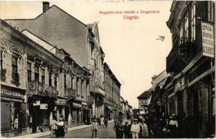 1913 Ungvár, Uzshorod, Uzhhorod, Uzhorod; Nagyhíd utca, Drogéria,Güntzler Henrik ezelőtt Modlingi cipő raktár, benzin állomás autó olaj és kenőcs, Goldstein Miksa nagy szőnyeg áruháza, üzletek. Steinfeld Dezső kiadása / street, shops, drugstore, gas station