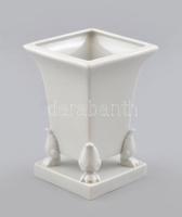 Fehér mázas Herendi váza, jelzett: masszába nyomott Herend, apró tűzrepedéssel m: 15cm