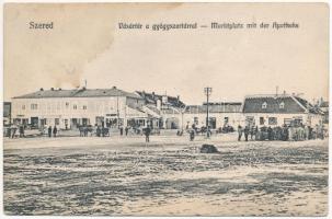 Szered, Vág-Szered, Vágszered, Sered; Vásár tér, gyógyszertár, piac, üzletek. Grosz L. kiadása / market square, pharmacy, shops (Rb)