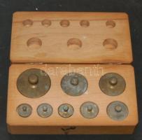 Régi súlykészlet rézből, eredeti fadobozában (legnehezebb súly 20dkg)
