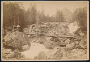 cca 1900 Nagy-Tarpatak felső vízesése / Veľký Studený potok (Slovakia), keményhátú fotó, feliratozva, 10,5×16 cm