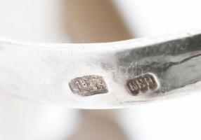 Ezüst (Ag) ékszergarnitúra, (gyűrű m:62, nyakék medállal, fülbevaló) mohaacháttal ékítve, jelzett, b...