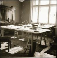 Régi lakásbelsők, bútorok, 8 db fotónegatív, 6×6 cm