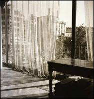 Régi lakásbelsők, bútorok, 8 db fotónegatív, 6×6 cm