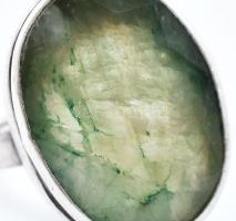 Ezüst (Ag) gyökérsmaragddal ékített gyűrű, m: 62, bruttó: 6g