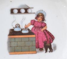 Gyermek tányérmelegítő, porcelán, réz. Tányéron kis hajszálrepedésekkel, kopásokkal, jelzés nélkül. ...